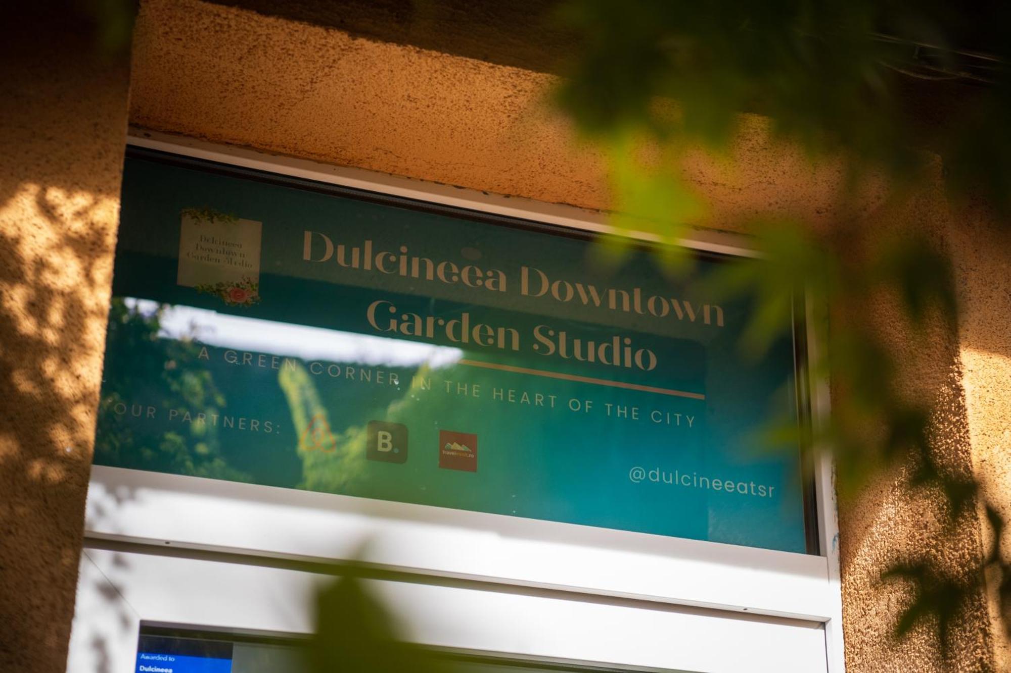 Dulcineea Downtown Garden Studio Тимишоара Экстерьер фото